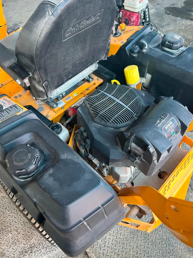Cub Cadet Zero Turn in Lawnmowers & Leaf Blowers in Cranbrook - Image 5