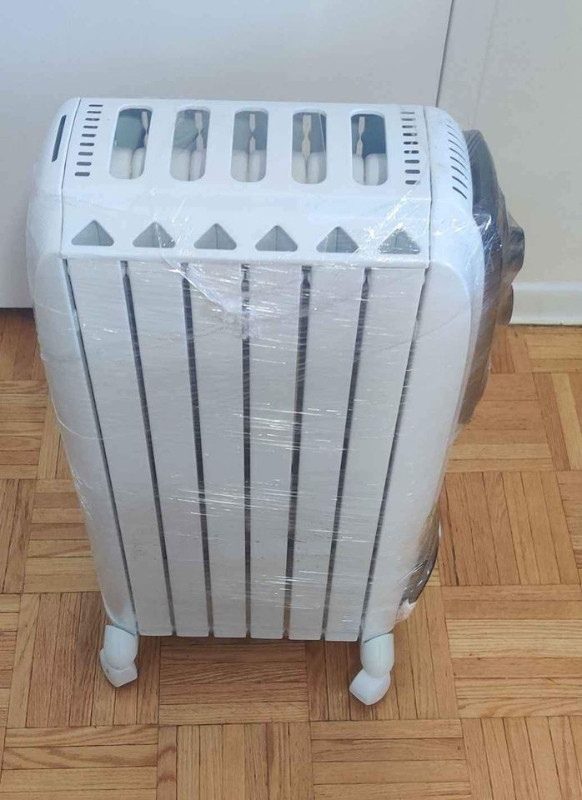 DeLonghi Full Room Radiant Heater (Mechanical Controls) in Heaters, Humidifiers & Dehumidifiers in City of Toronto - Image 2
