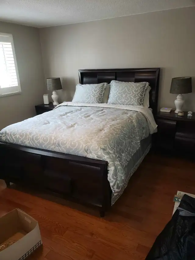 Complete queen size 7 Piece Bedroom Set, high end mattress inc in Multi-item in Mississauga / Peel Region - Image 2