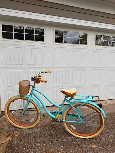 HUFFY WOMEN'S CRUISER BIKE, View more