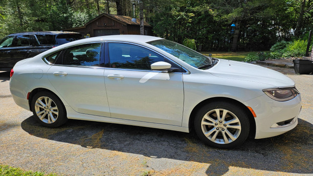 2016 Chrysler 200 Limited in Cars & Trucks in Gatineau - Image 2