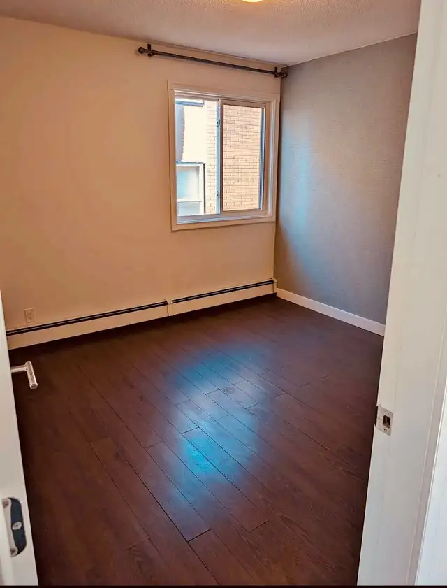 Spacious apartment near Chinook mall in Short Term Rentals in Calgary - Image 9
