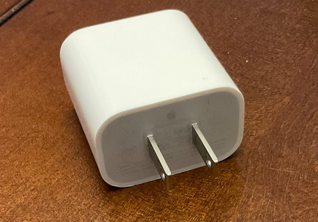 Apple quick charge 20W adapter for iPhone or iPad in Cell Phone Accessories in Hamilton