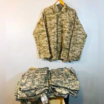 All brand new Bought from a surplus army / military surplus in ~2022 in Montreal (tho some are missi...