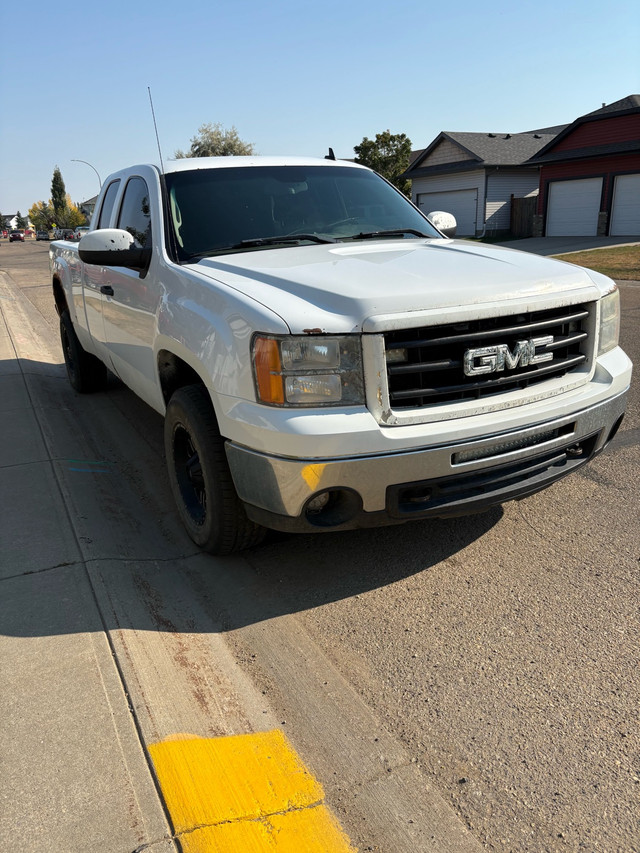 2009 sierra half ton in Cars & Trucks in Red Deer