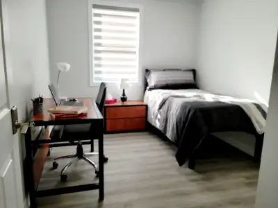 STUDENT RENTAL! SPACIOUS, VERY CLEAN, BRIGHT, QUIET, WELL KEPT 5 bedrooms, 2 baths condo @ 253 Leste...