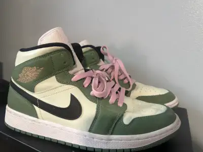 Jordan 1 mid, View more