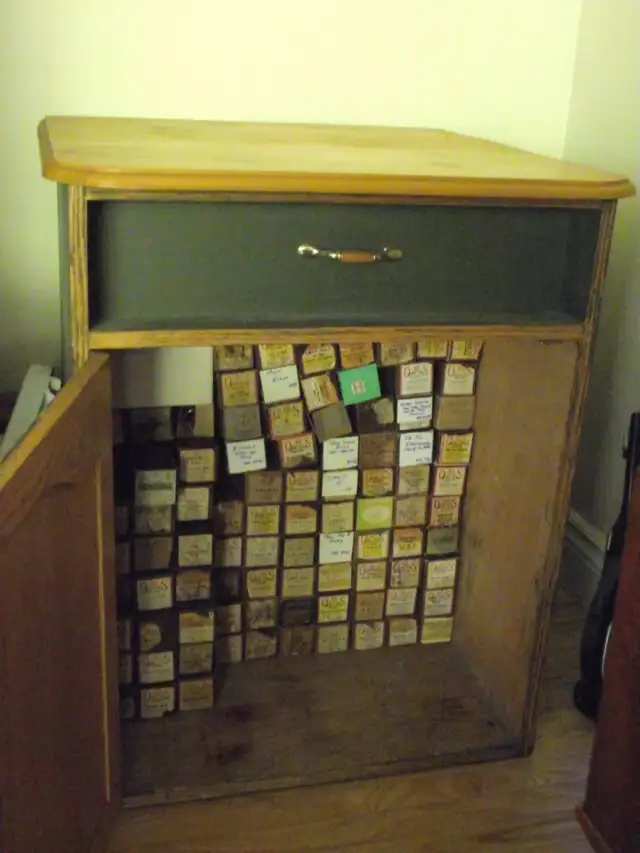 Player Piano with rolls/bench and cabinet in Pianos & Keyboards in City of Halifax - Image 6