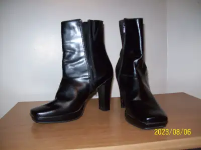 Granny style zippered boots. Black.. size 7...Thick high heels . Very good condition...Worn 2-3 time...