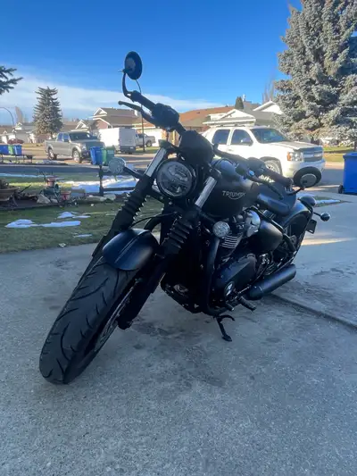 ONLY 6015kms !! Super low mileage. The only reason why selling is because I bought an Indian instead...