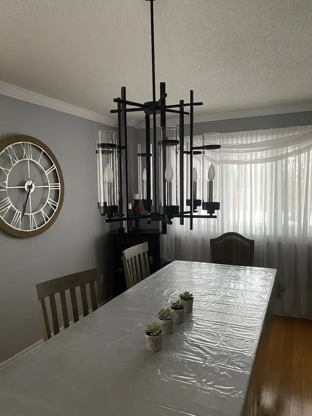 Modern black chandelier in Indoor Lighting & Fans in Oakville / Halton Region - Image 2