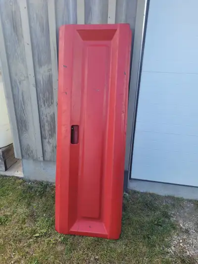 1980 ford tailgate in good condition.