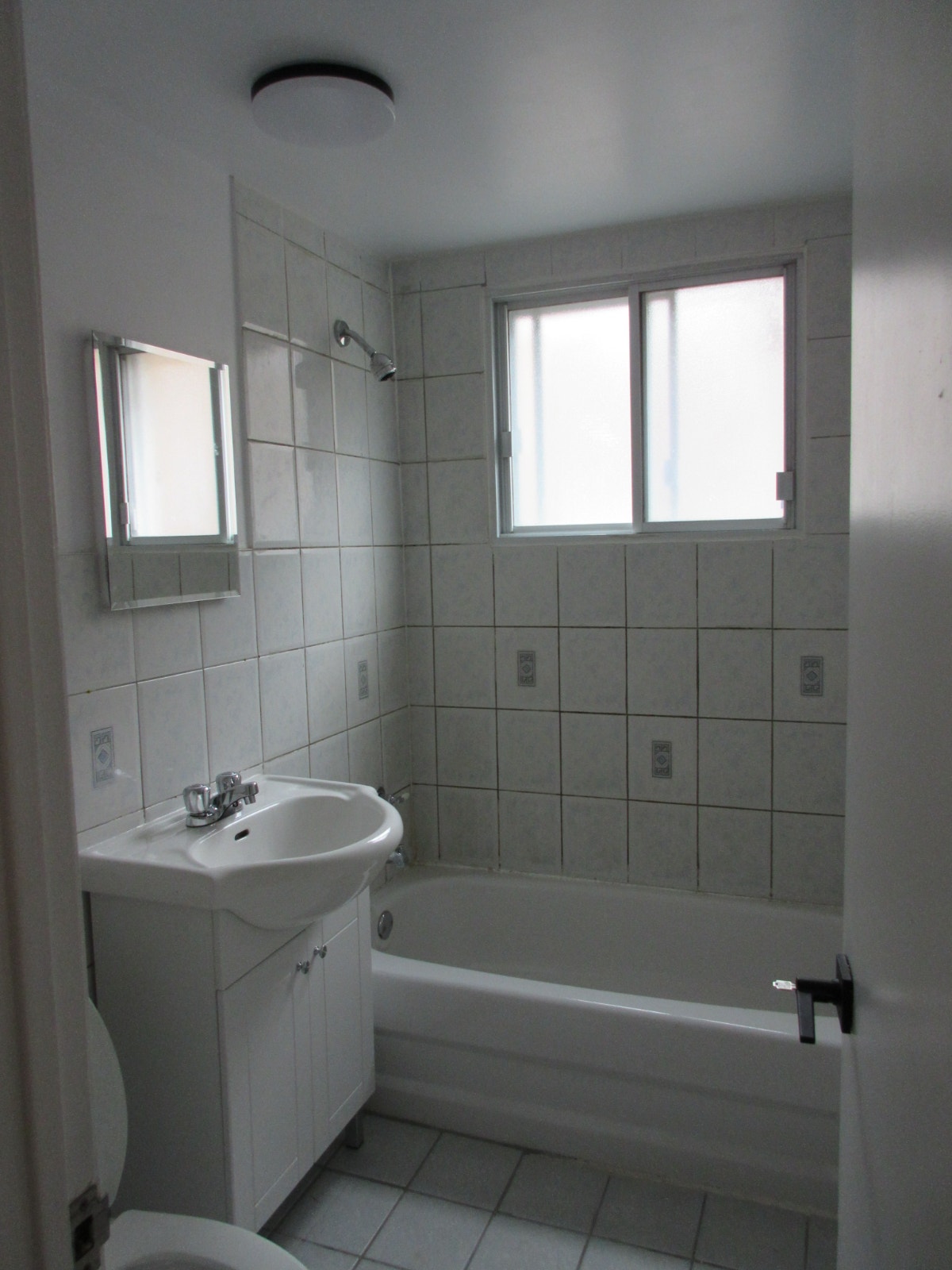 Anjou 4 ½, Parc de Talcy, situé au 2 ième étage 1700$/mo — photo 3