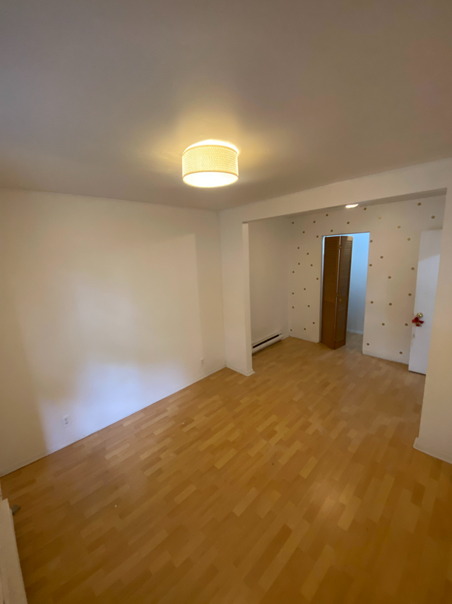 Grand 3 et 1/2 Logement à louer À côté du métro Rosemont