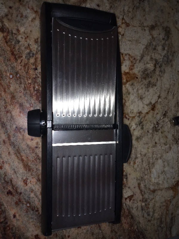 Oxo Steel Mandoline Slicer - pu in Porters Lake in Kitchen & Dining Wares in Dartmouth - Image 3
