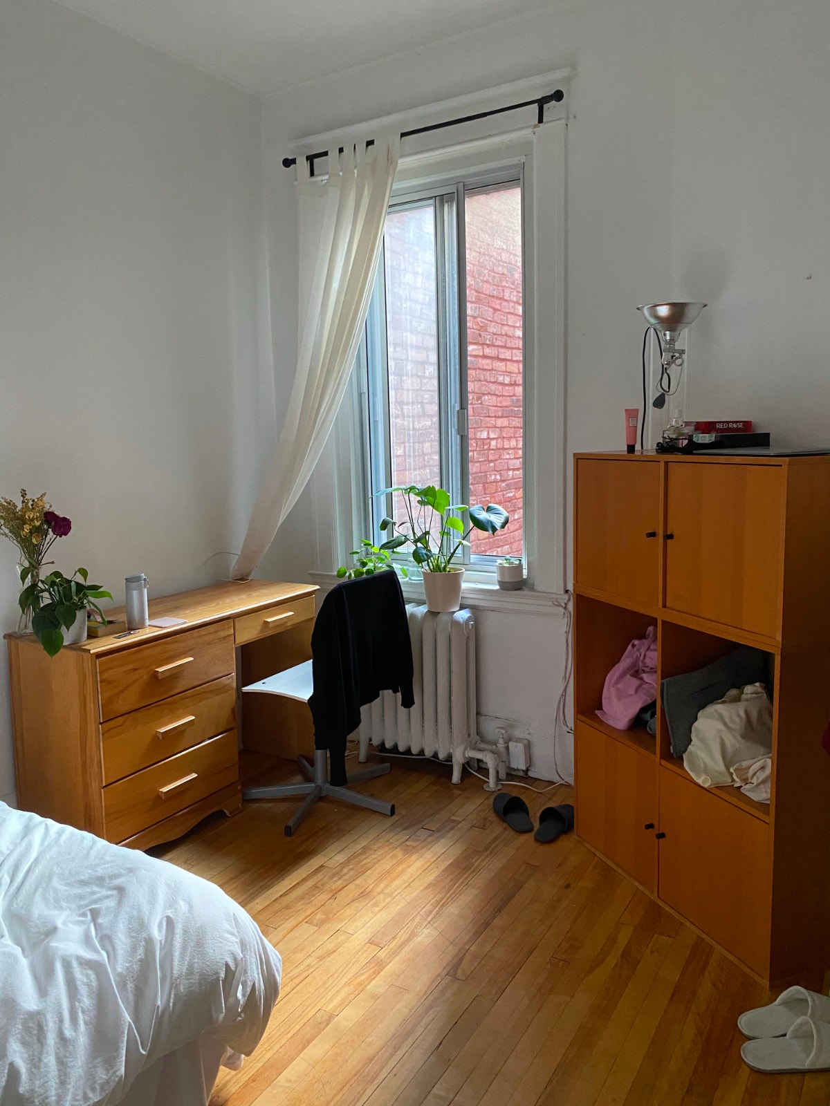Furnished Private Room – Quiet, Wellness-Oriented Home – Plateau — photo 2