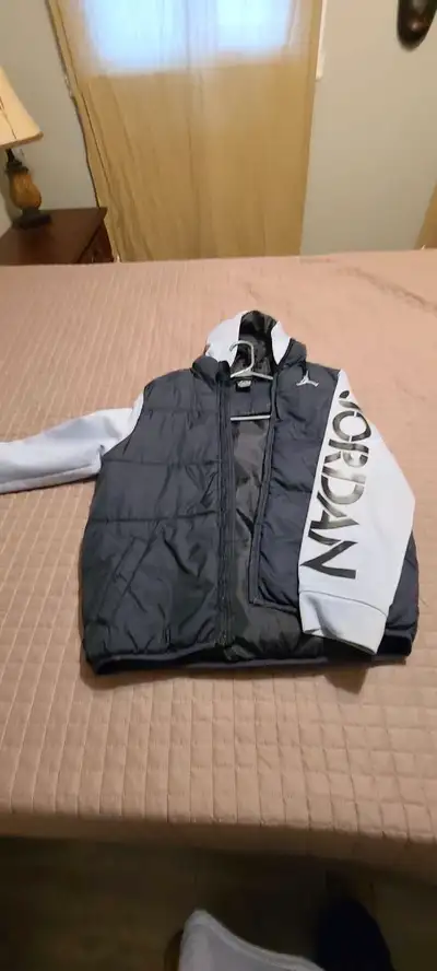 This is a Jordan puffer vest and jacket combination for kids, perfect for staying warm in style. The...