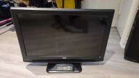 RCA 32 inch LCD HDTV L32HD31R with stand and remote
