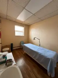 Spacious Room for rent in an acupuncture clinic