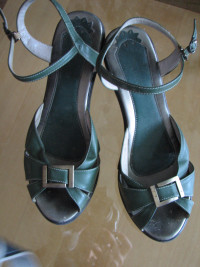 Souliers sandales verts