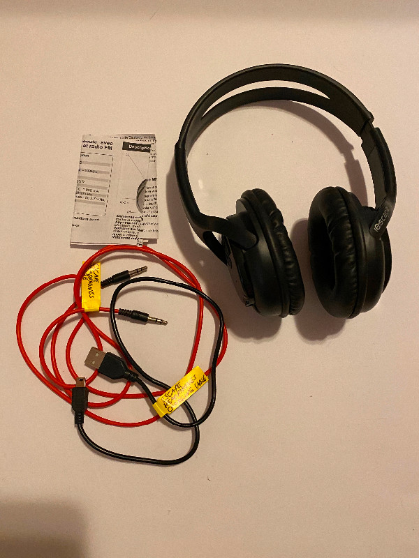 Escape wired/wireless headphones in Headphones in Ottawa