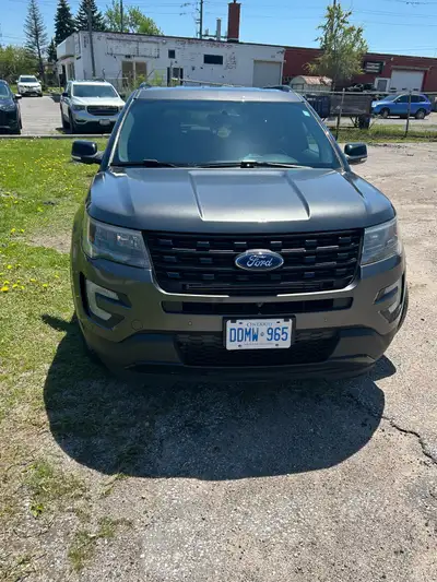6 seater Explorer Sport…every option but the sunroof! Great Sport rims & tires with EcoBoost engine...