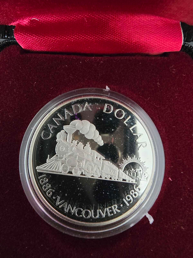 1986 Canadian dollar coin in Arts & Collectibles in Ottawa
