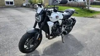 *******Located in SUDBURY****** 2020 Honda CB1000R, MINT condition, just 14,277km. Single-sided swin...
