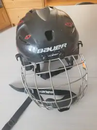 Youth hockey helmet - size 6-6.75 or 48.5-54 cm - excellent cond