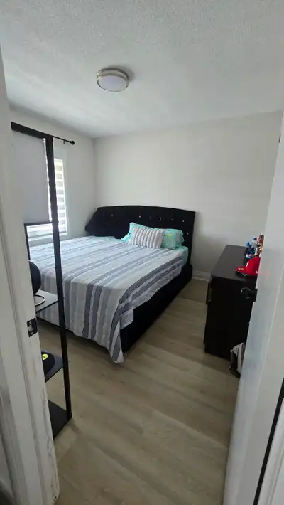 Room for rent in a 3 bed house. Shared common areas. Parking, laundry, internet all included. Ritson...