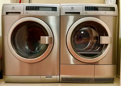 Laveuse Sécheuse Frontales/Compactes Electrolux Exc. Condition, View more