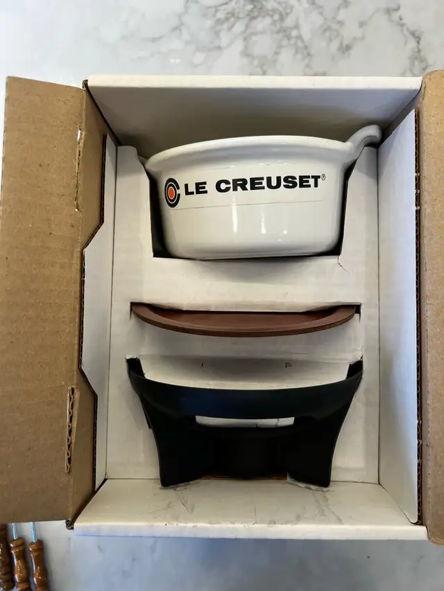 Le Creuset Chocolate Fondue Set in Kitchen & Dining Wares in Calgary - Image 3