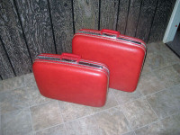 2 valises rouges rigides de marque Diplomat et un un sac voyage