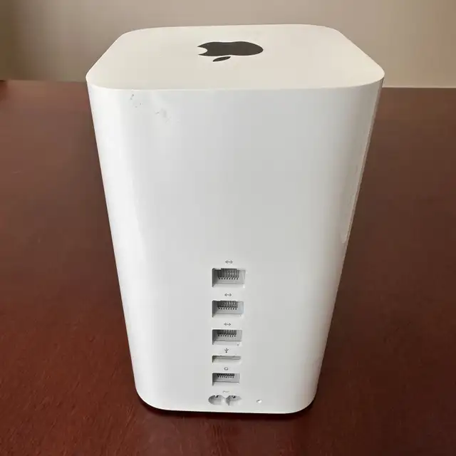 Apple AirPort Time Capsule A1470 (3TB) - Excellent Condition in Networking in City of Toronto - Image 3