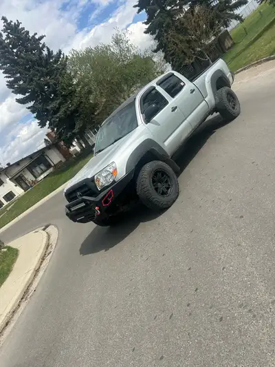 Hi there up for sale my 05 Tacoma put a lot of time into this truck as it's sitting a on a bilasteen...