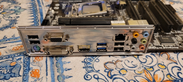 i5-4690 cpu, B85M-D3H motherboard, 16gb (4x4gb) DDR3 ram in Desktop Computers in Markham / York Region - Image 2