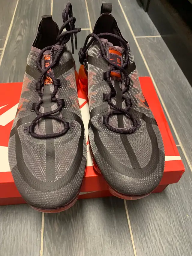 Nike Air Vapormax Plus men shoes size 10 in Tennis & Racquet in City of Toronto - Image 6