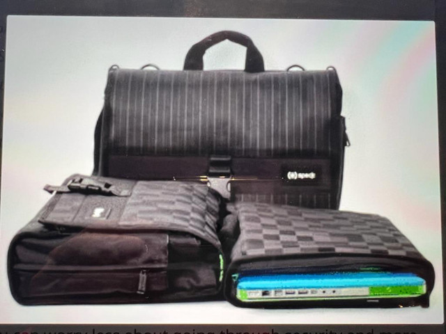 Speck CorePack FLY Notebook Messenger Bag in Laptop Accessories in Markham / York Region