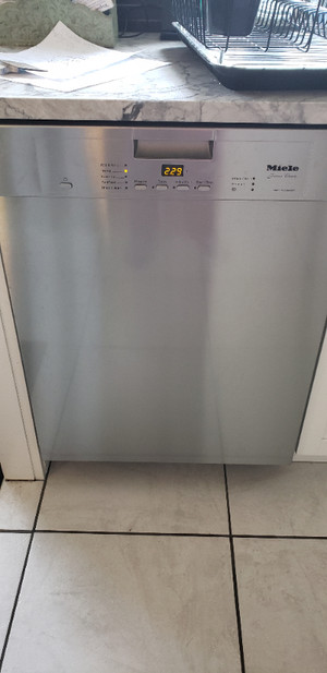 Miele Dishwasher | Kijiji in Calgary. - Buy, Sell & Save with Canada's #1  Local Classifieds.