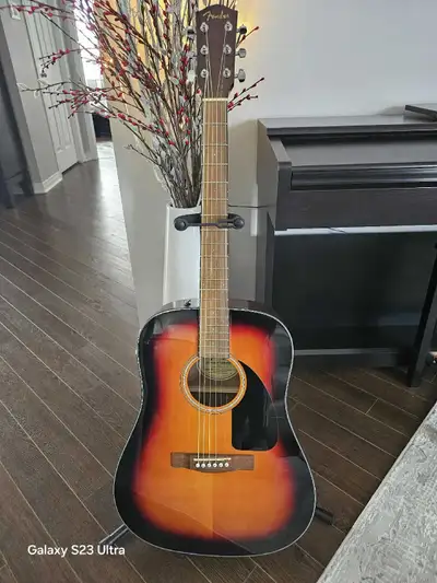 Guitare Fender neuve avec pied et valise, View more