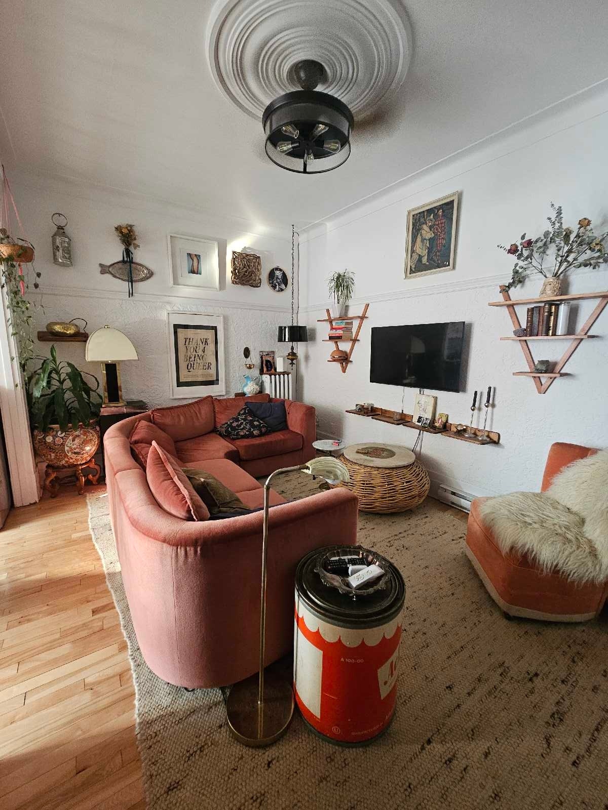 1303 Rue Logan — photo 1
