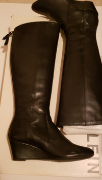 Women's Anne Klein leather boots size 7.5