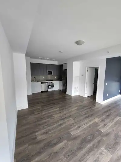 Vaughan downtown 2+2plus den. 7th floor Walking distance to Subway and Vaughan Go bus Terminal For m...