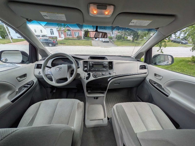 Toyota Sienna 2012 — photo 5