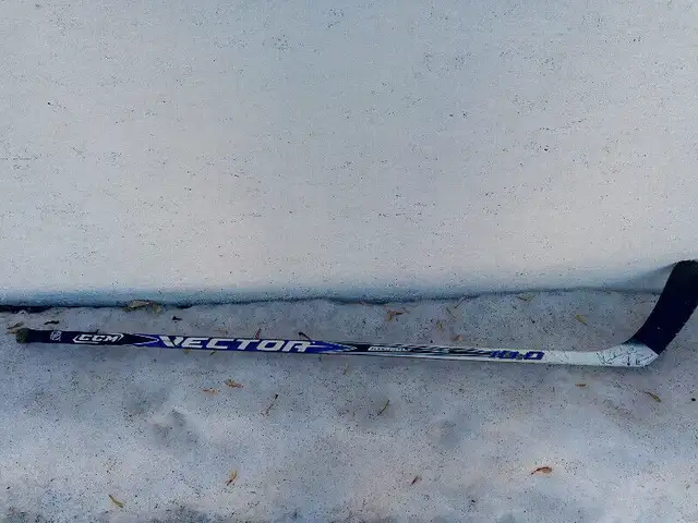 Alexander Steen Signed Rookie Hockey Stick & Card in Arts & Collectibles in Winnipeg - Image 6