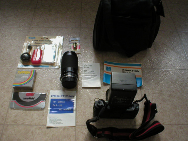APPAREIL PHOTO 35 MM LENTILLE LENS FLASH CAMERA PRAKTICAR dans Appareils photo et caméras  à Longueuil/Rive Sud