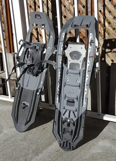 Selling older model MSR EVO TRAIL snowshoes with tails, unisex, 22x8 inch. They are used, but they l...
