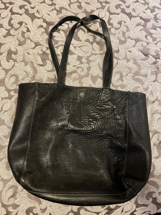 Black Roots Purse/Bag in Women's - Bags & Wallets in City of Toronto - Image 3