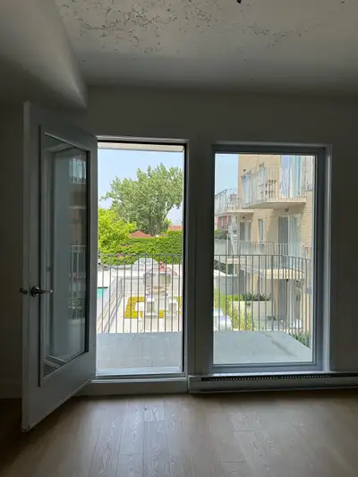 1 juillet/1 août Beau 2 1/2 plateau à 5 min du Metro Sherbrooke