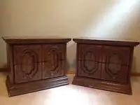 2 tables de chevet vintage début années 70 en bois